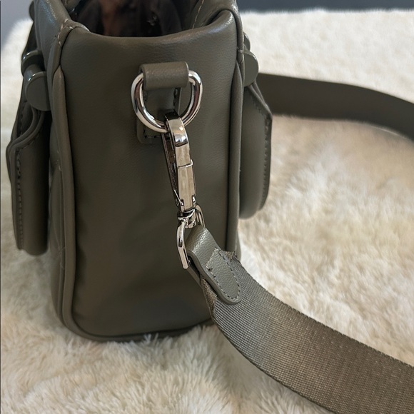 Steve Madden Bbabi mini crossbody Quilted Olive Green - Picture 6 of 15